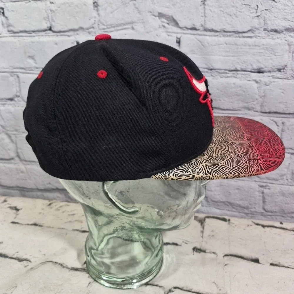 Chicago‎ Bulls Hat Cap Snap Back Black Red NBA Basketball Mitchell Ness Texture